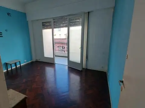 APTO CREDITO en venta 3 ambientes  con dependencia s - (Capital Federal)