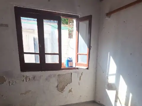 VENDO AMPLIA PROPIEDAD EN VILLA ELISA, BUENA UBICACIÓN 