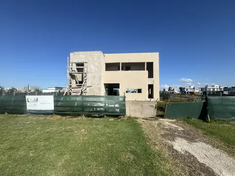 CASA VENTA HUDSON A LA LAGUNA MAGALLANES