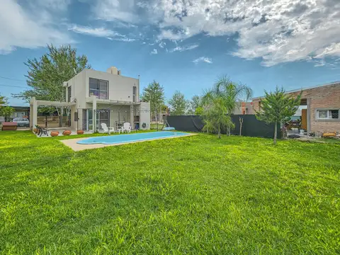 Casa con pileta, Tierra de sueños 3 Roldan