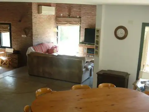 Casa en alquiler - 4 dormitorios 4 baños - 1600mts2 - San Facundo, Manuel B. Gonnet