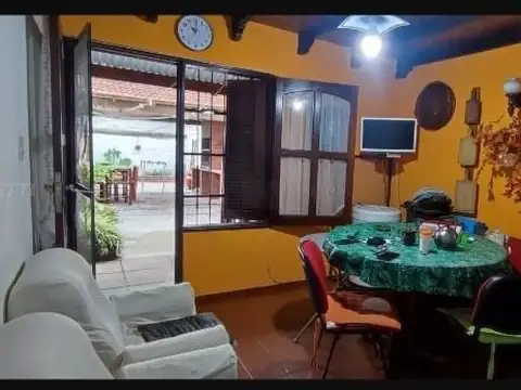 Casa 3 ambientes con 2 baños