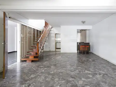 Casa 6 ambientes con 2 baños