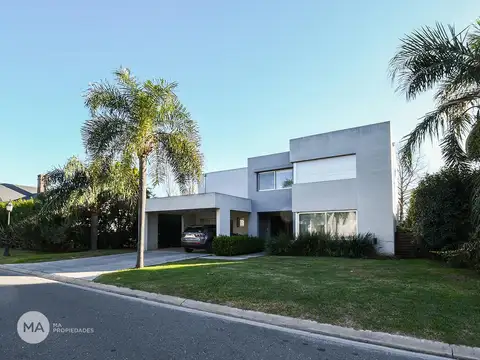 Av Fuerza Aérea 3102