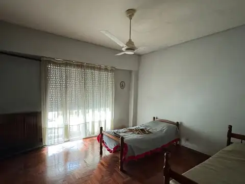 Casa 8 ambientes con 3 baños