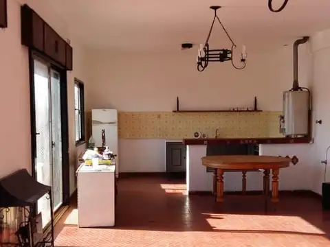ENORME DEPTO T/CASA C/TERRAZA EN PRIMER PISO POR ESCALERA!