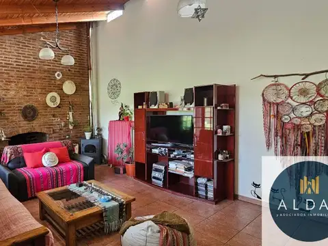 Casa 4 ambientes con 2 baños