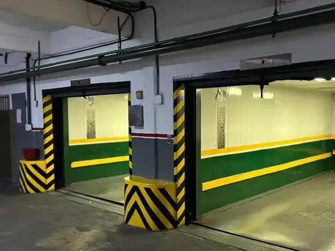 Cochera en Venta con acceso Ascensor