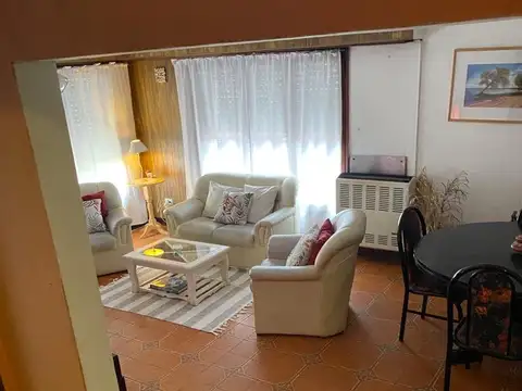 CASA EN BARRIO CONSTITUCION