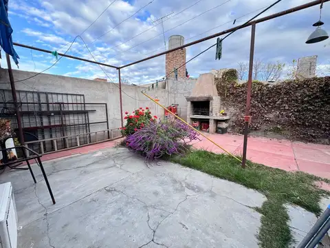 Casa 4 ambientes con 1 baño