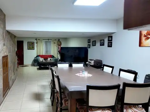 Casa 5 ambientes con 2 baños
