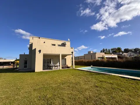 Casa 6 ambientes con 4 baños