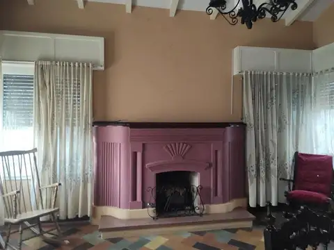 Casa 6 ambientes con 2 baños