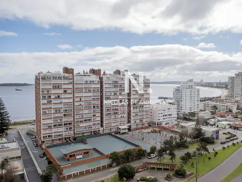 Increíble apartamento excelente vista al mar. Torre Imperiale.