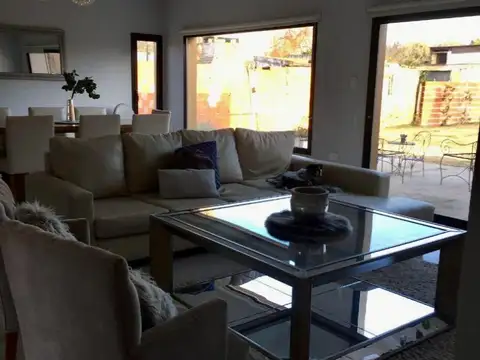 EXELENTE CASA DE CONSTRUCCION MODERNA - EN VENTA - APTA CREDITO HIPOTECARIO - ALSINA (BARADERO)