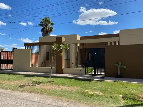 EXELENTE CASA DE CONSTRUCCION MODERNA - EN VENTA - APTA CREDITO HIPOTECARIO - ALSINA (BARADERO)