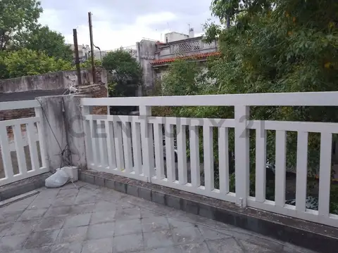 Amplió PH con cochera y patio. Se analizan Deptos. 3 amb. en