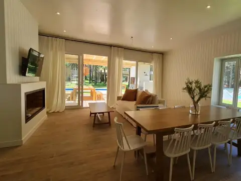 Casa 5 ambientes con 3 baños