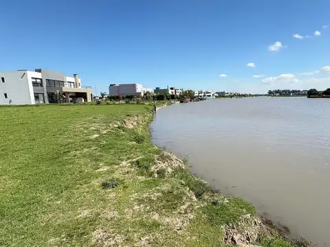 LOTE EN VENTA EN HORIZONTES AL SUR FONDO A LAGUNA