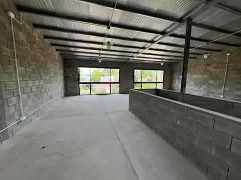 Local en Alquiler en Belen De Escobar, $ 800.000