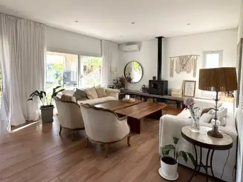 Casa en Alquiler Temporal con 2 cocheras