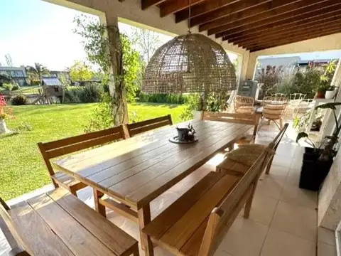 Casa 5 ambientes con 3 baños