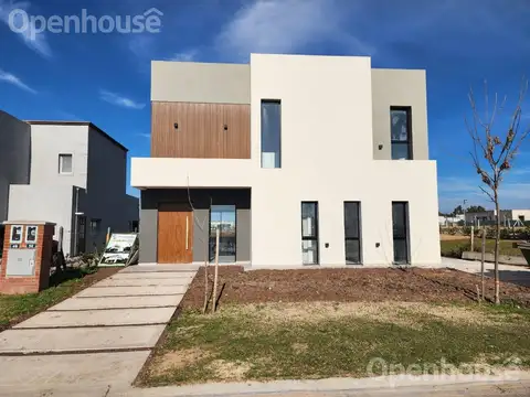 Casa 4 ambientes con 2 baños