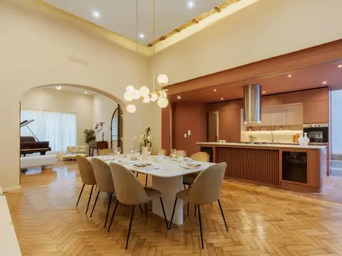 Casa en venta barrio Abasto 4 dormitorios patio terraza piscina cochera lumunoso amplio