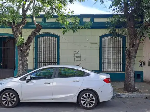 EXCELENTE PROPIEDAD EN VENTA PILAR CENTRO. IDEAL ESTUDIO PROFESIONAL/ CONSULTORIOS/ VIVIENDA