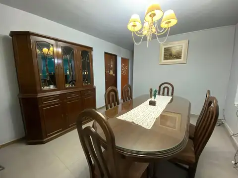 Casa 4 ambientes con 2 baños