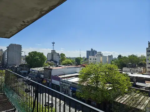 DEPARTAMENTO DE 3 AMBIENTES EN ALQUILER SUPER LUMINOSO EN FLORESTA