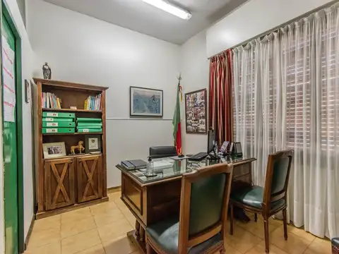 IMPONENTE EDIFICIO EN OLIVOS, DONDE HOY FUNCIONA EL COLEGIO SAN IGNACIO.