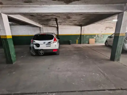 AMPLIA COCHERA 2 AUTOS / CAMIONETA