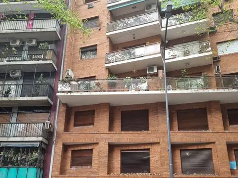 AMPLIA COCHERA 2 AUTOS / CAMIONETA