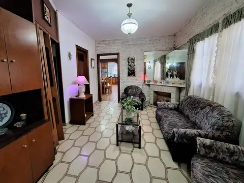 Casa 12 ambientes con 3 baños