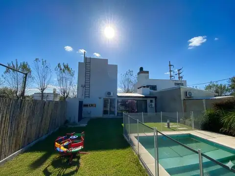 CASA EN VENTA 2 DORMITORIOS CON PILETA LA CAROLINA