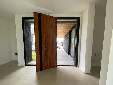 Casa 6 ambientes con 3 baños