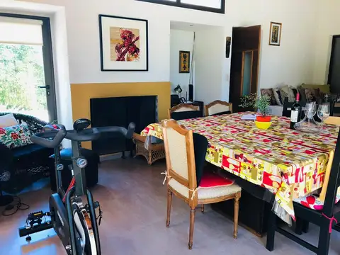 Casa en Alquiler con 1 cochera