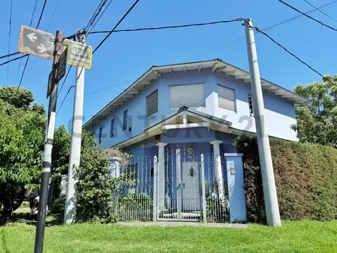 Casa en venta 4 dormitorios en City Bell entre caminos calle 464 esq 21