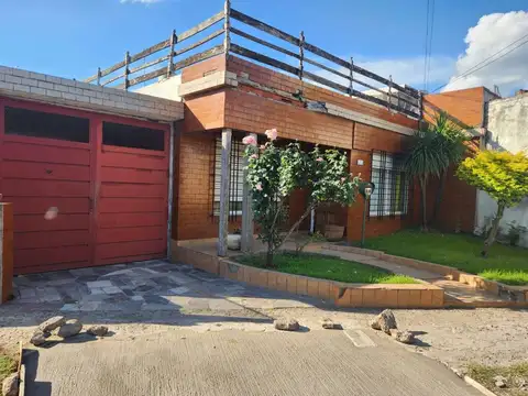 VENTA CASA + DPTO + GALPÓN ITUZAINGÓ
