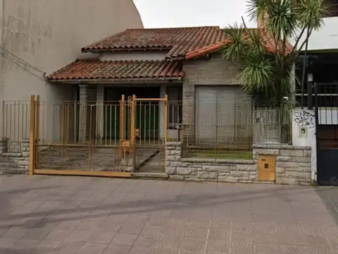 Venta casa  4 amb a reciclar Quilmes