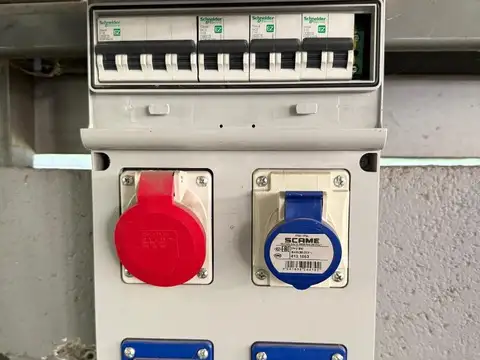 Nave industrial en parque industrial de Ezeiza