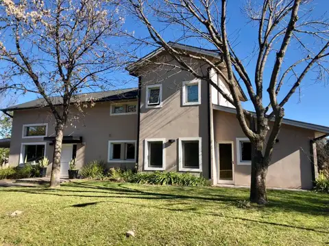 Casa en venta  en Barrio  Santa Ana  Moreno