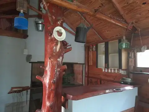 Casa en venta 2 dorm, pisc, quincho, río - Villa Los Aromos