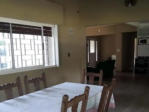 Casa en Alquiler en Barrio Parque Leloir, USD 900