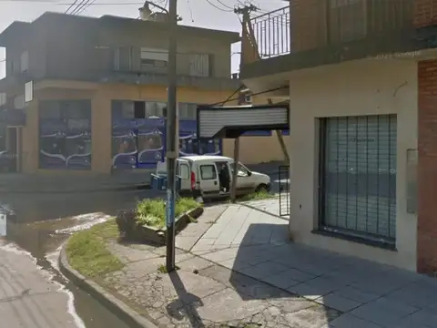 LOCAL FINANCIA TOMA PARTE DE PAGO EN ESQUINA