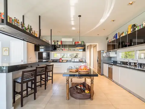 Casa en Venta en Albanueva, USD 2.250.000