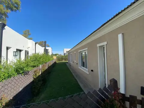 Casa en Venta en Pilar del Este - Santa Lucia, USD 185.000