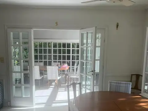 Casa en Alquiler Temporal con 4 cocheras