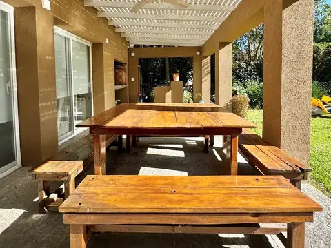 Casa 5 ambientes con 4 baños